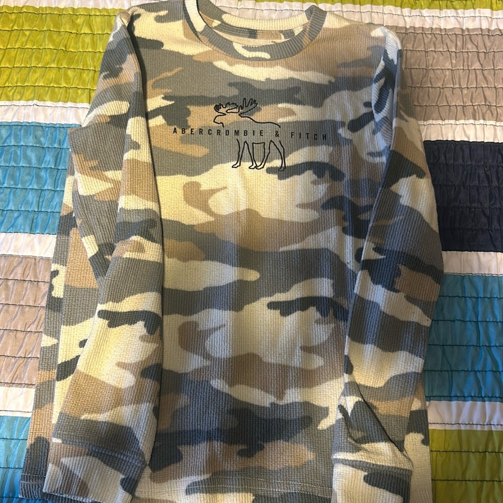 Long sleeve tee
